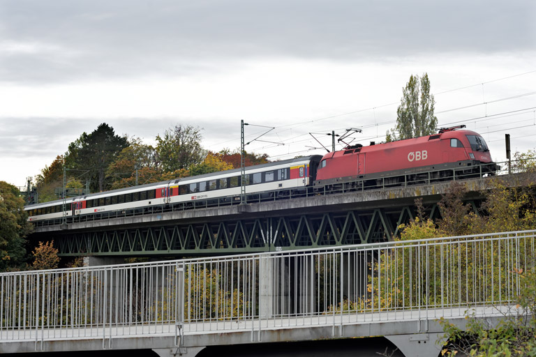 &Ouml;BB 1016 001 mit IC 280 bei km 14,6 (Oktober 2022)