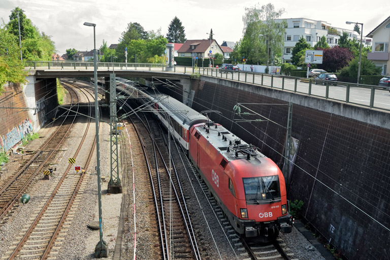 &Ouml;BB 1016 003 mit IC 185 bei km 15,2 (Juni 2022)