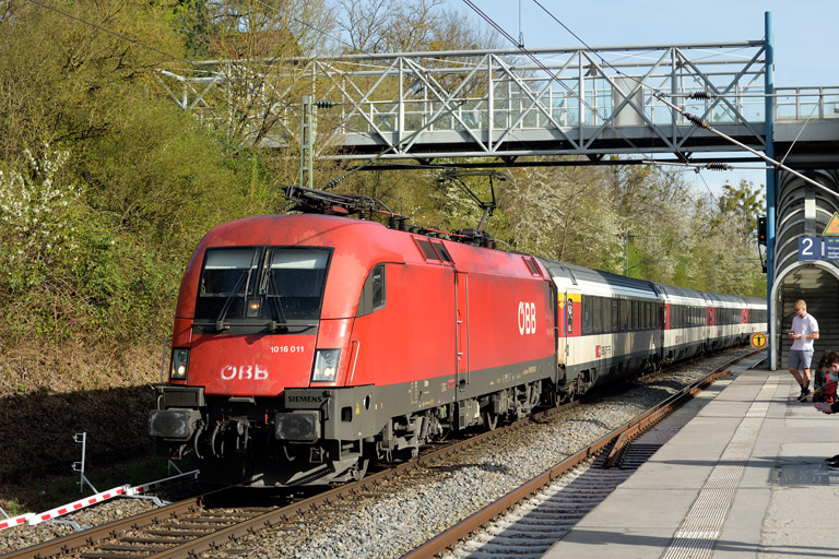 &Ouml;BB 1016 011 mit IC 186 bei km 14,2 (April 2022)