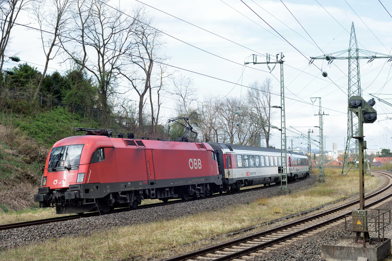 &Ouml;BB 1016 021 mit IC 281 bei km 17,4 (April 2022)