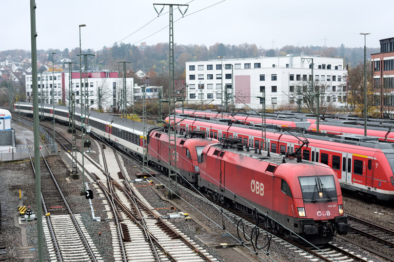 &Ouml;BB 1016 022 und &Ouml;BB 1016 031 mit IC 284 bei km 16,0 (Dezember 2022)