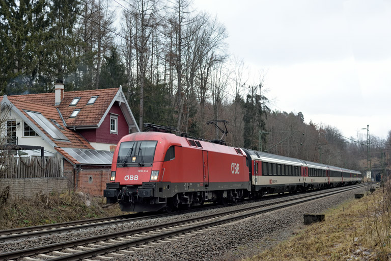 &Ouml;BB 1016 044 mit IC 189 bei km 18,2 (Januar 2022)