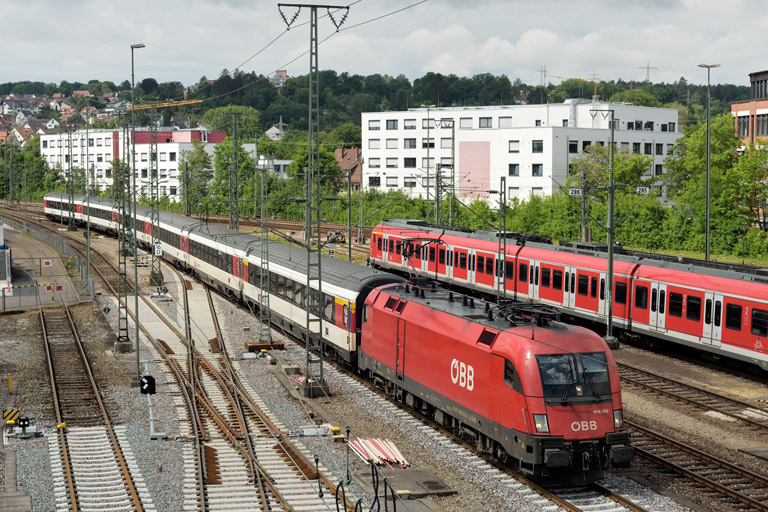 &Ouml;BB 1016 050 mit IC 282 bei km 16,0 (Juni 2022)