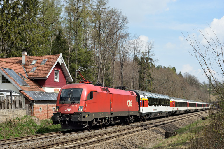 &Ouml;BB 1016 052 mit IC 187 bei km 18,2 (April 2022)