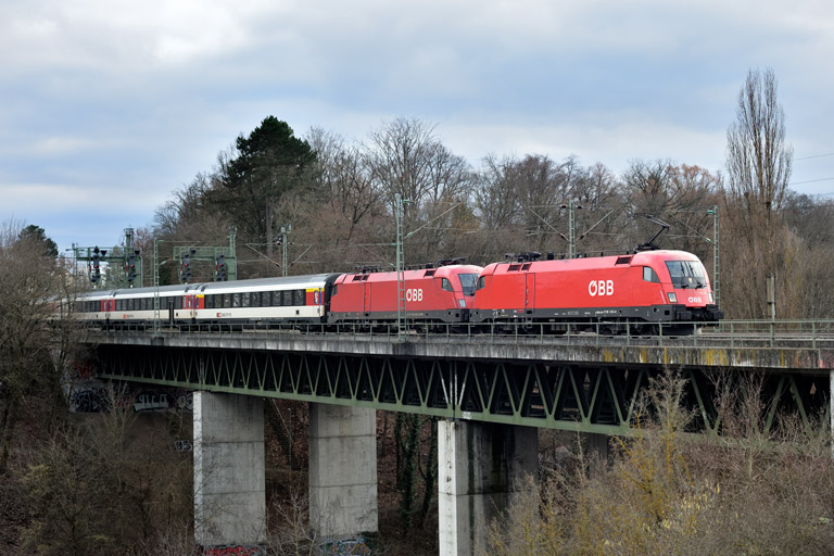 &Ouml;BB 1116 145 und 1016 044 mit IC 188 bei km 14,6 (Januar 2022)
