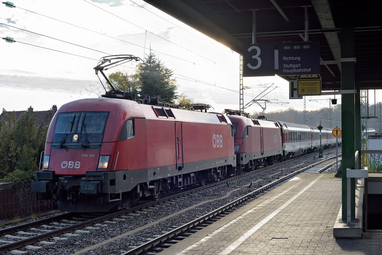&Ouml;BB 1116 190 und &Ouml;BB 1016 004 mit IC 284 bei km 16,8 (November 2022)