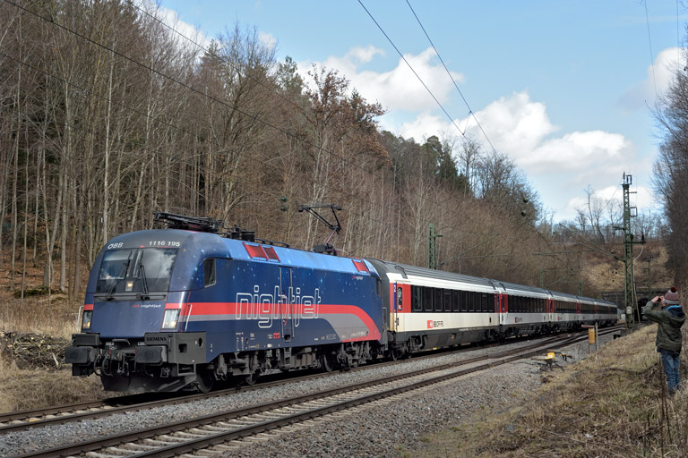 &Ouml;BB 1116 195 mit IC 187 bei km 18,0 (Februar 2022)