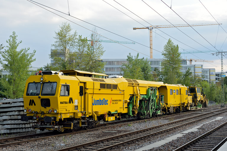 Stopf- und Planiermaschinenzug bei km 15,8 (August 2022)