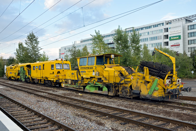 Stopf- und Planiermaschinenzug bei km 15,8 (August 2022)