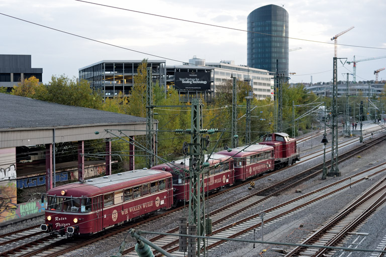 998 554, 798 469, 998 417 und V100 1019 mit DPE 31237 bei km 15,4 (Oktober 2022)