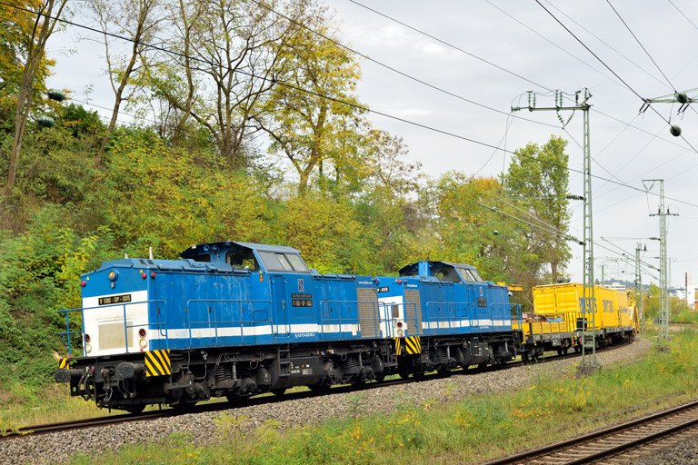 V 100-SP-005 (ex-DB 202 744) und V 100-SP-006 (ex-DB 202 340) bei km 17,4 (Oktober 2022)