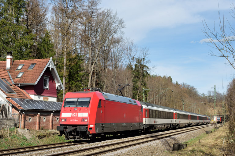 101 016 mit IC 189 bei km 18,2 (M&auml;rz 2023)