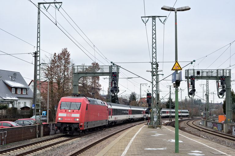 101 050 mit IC 185 bei km 16,6 (Januar 2023)