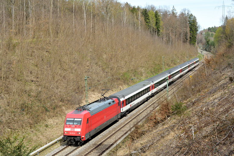 101 071 mit IC 189 bei km 19,0 (April 2023)