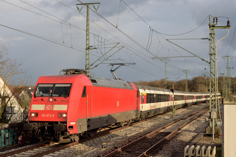 101 073 mit IC 184 bei km 16,8 (April 2023)