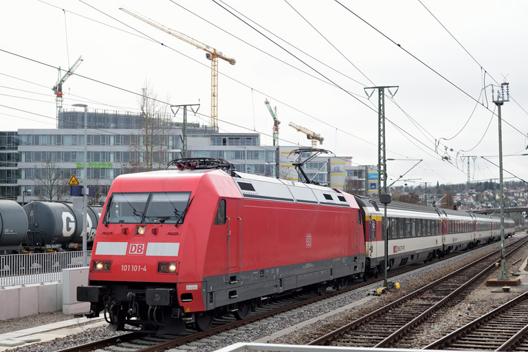 101 101 mit IC 280 bei km 15,6 (M&auml;rz 2023)