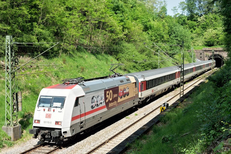 101 110 mit IC 189 bei km 17,8 (Juni 2023)