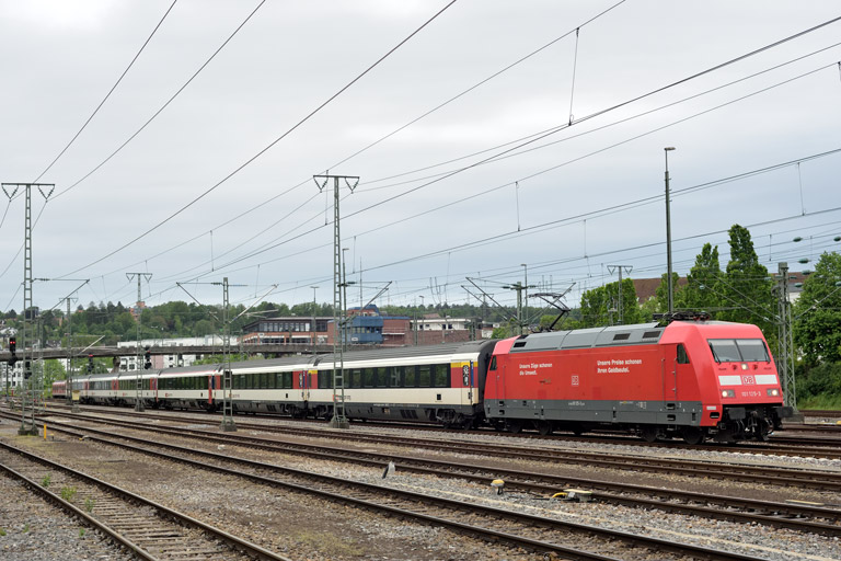 101 125 mit IC 184 bei km 15,8 (Mai 2023)