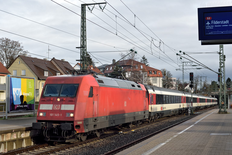 101 145 mit IC 185 bei km 15,6 (Januar 2023)