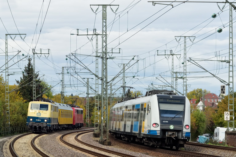 111 025 mit Mess 92827 bei km 16,6 (Oktober 2023)