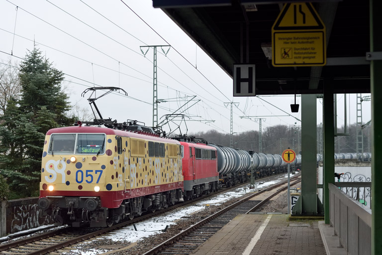 111 057 und 111 066 bei km 16,8 (Januar 2023)