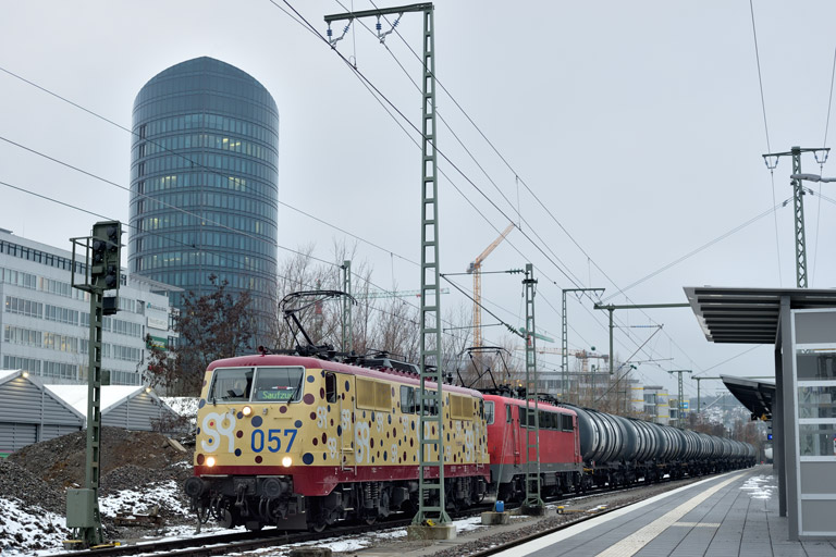 111 057 und 111 066 bei km 15,6 (Januar 2023)