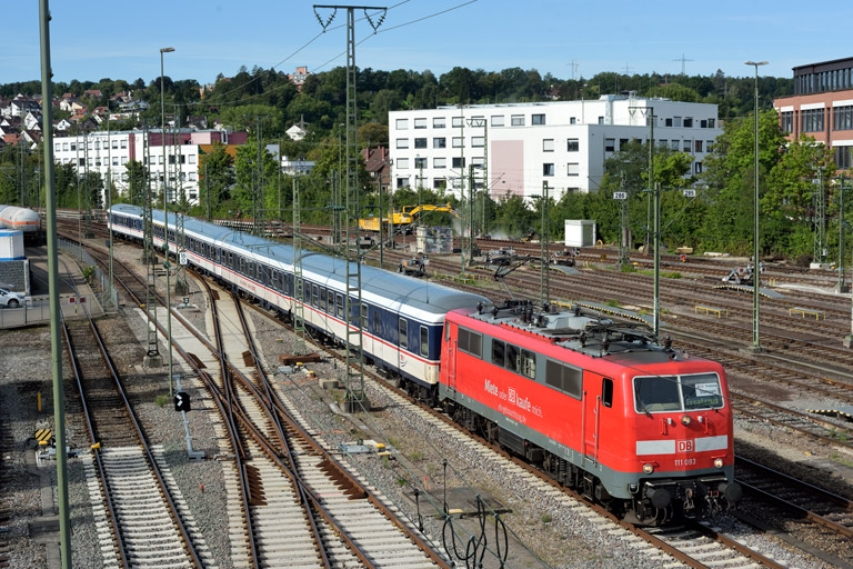 111 093 mit DPN 89567 bei km 16,0 (September 2023)