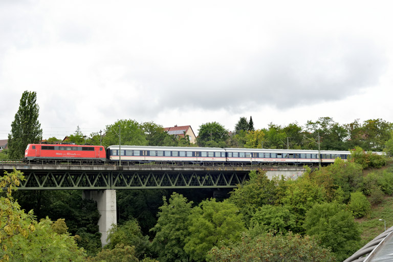 111 093 mit DPN 89570 bei km 14,6 (August 2023)