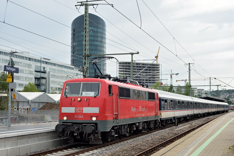 111 093 mit DPN 89579 bei km 15,4 (August 2023)