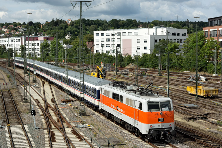 111 111 mit DPN 89568 bei km 16,0 (August 2023)