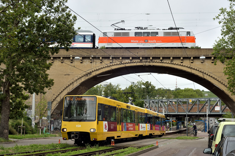 111 111 mit DPN 89569 bei km 2,6 (August 2023)