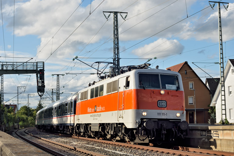 111 111 mit DPN 89584 bei km 16,6 (August 2023)