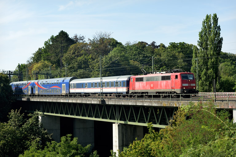 111 121 mit DPN 89567 bei km 14,6 (August 2023)