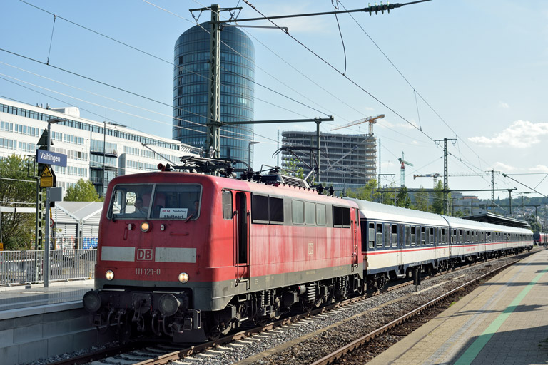 111 121 mit DPN 89581 bei km 15,6 (August 2023)