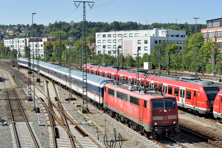 111 137 mit DPN 89571 bei km 16,0 (September 2023)