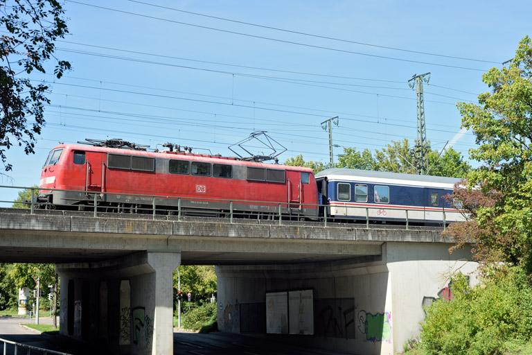 111 137 mit DPN 89572 bei km 16,4 (September 2023)