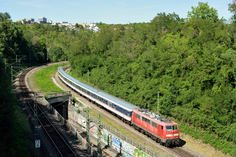 111 137 mit DPN 89574 bei km 13,8 (September 2023)