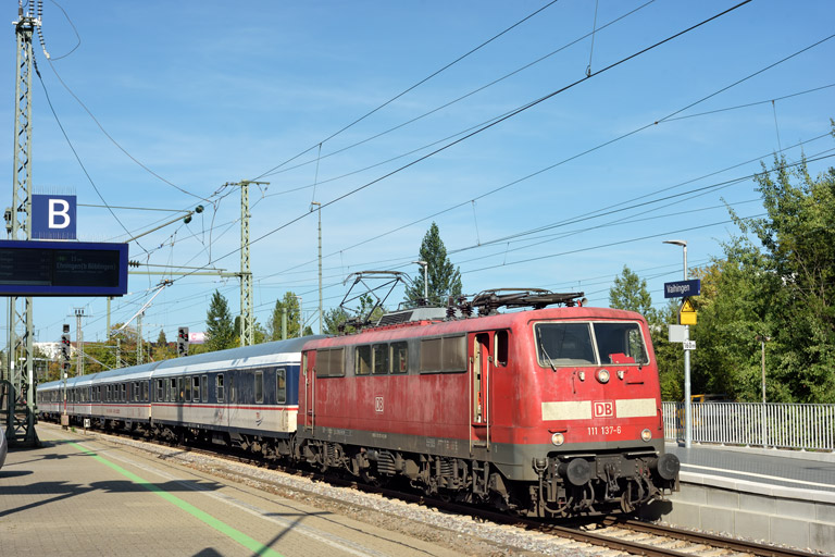 111 137 mit DPN 89580 bei km 15,4 (September 2023)