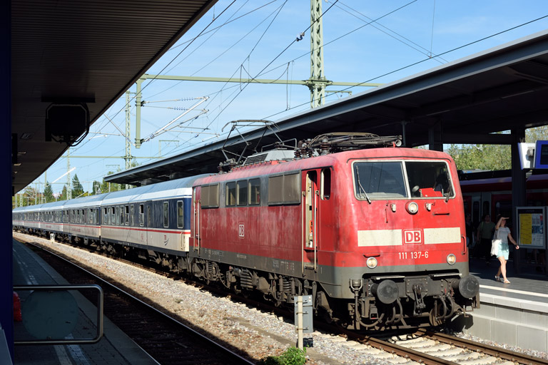 111 137 mit DPN 89580 bei km 15,6 (September 2023)
