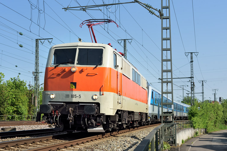 111 185 mit SVG 19995 bei km 16,6 (Mai 2023)