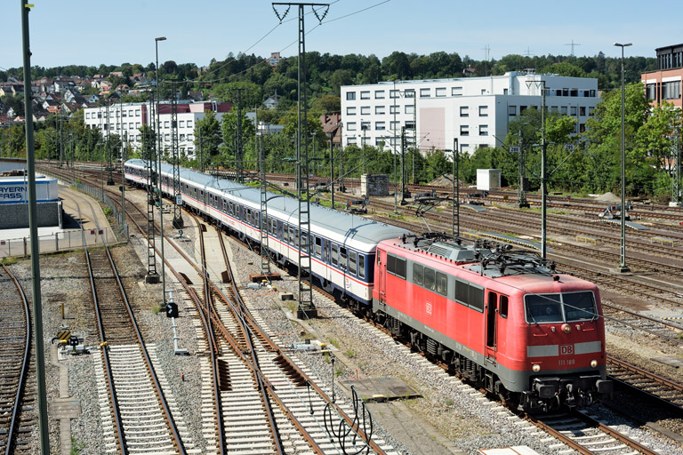 111 189 mit DPN 89571 bei km 16,0 (August 2023)