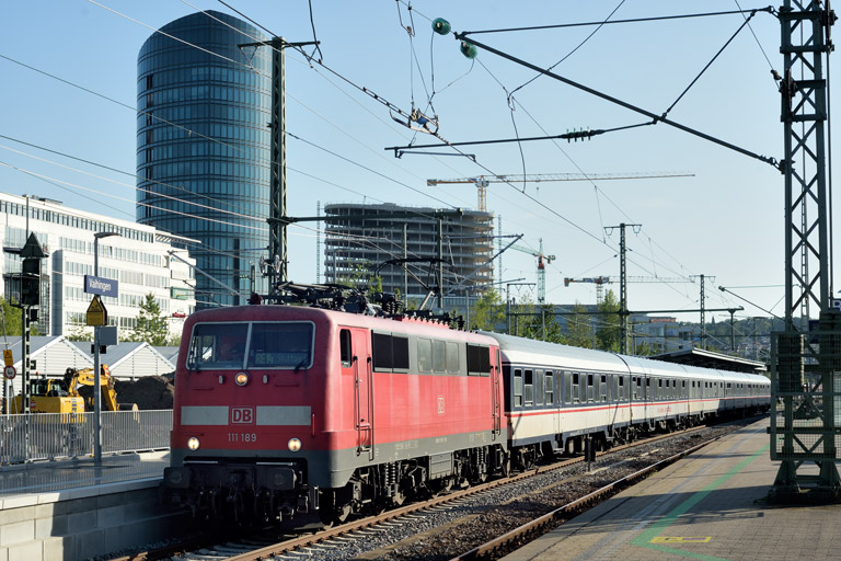 111 189 mit DPN 89583 bei km 15,6 (August 2023)