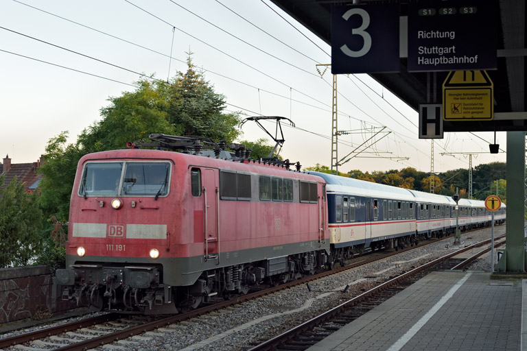 111 191 mit DPN 89585 bei km 16,8 (September 2023)
