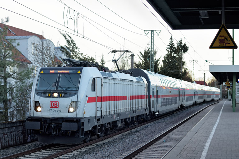 147 576 mit IC 2281 bei km 16,8 (Februar 2023)