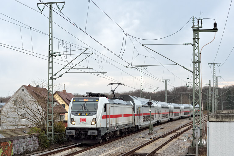147 578 mit IC 2922 bei km 16,8 (Februar 2023)