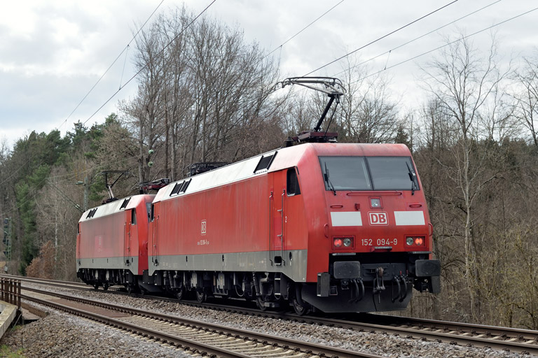 152 015 und 152 094 bei km 18,4 (M&auml;rz 2023)