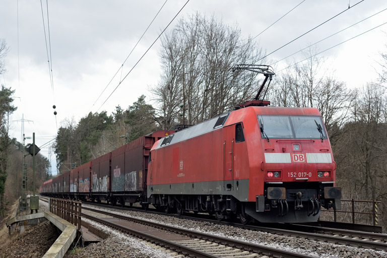 152 017 mit GAG 60113 bei km 18,4 (Februar 2023)