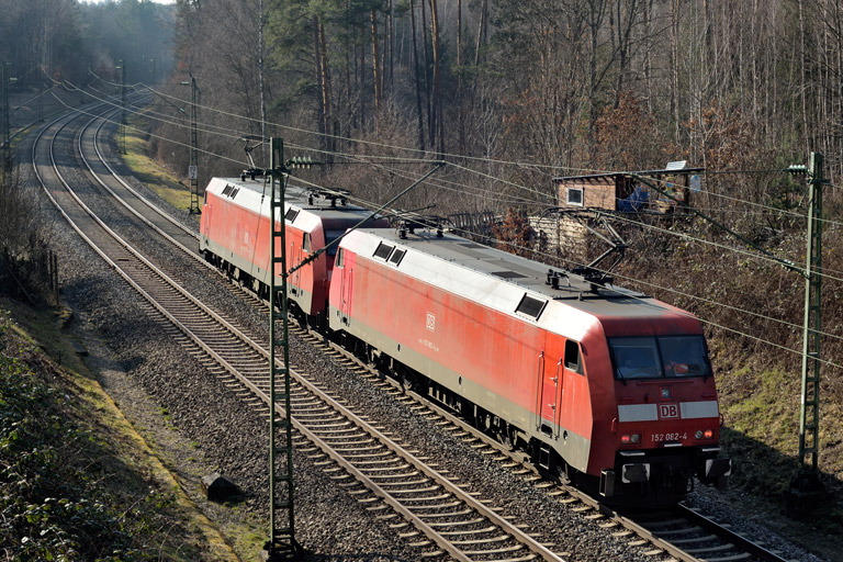 152 021 und 152 082 bei km 19,2 (M&auml;rz 2023)