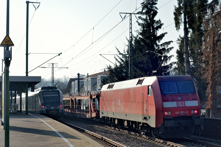 152 021 mit EZ 52088 bei km 16,8 (M&auml;rz 2023)