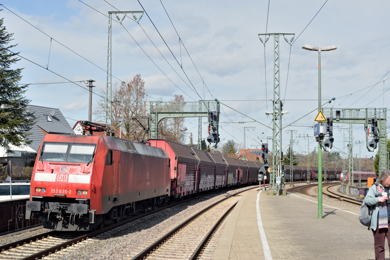 152 035 mit EZ 52089 bei km 16,6 (M&auml;rz 2023)